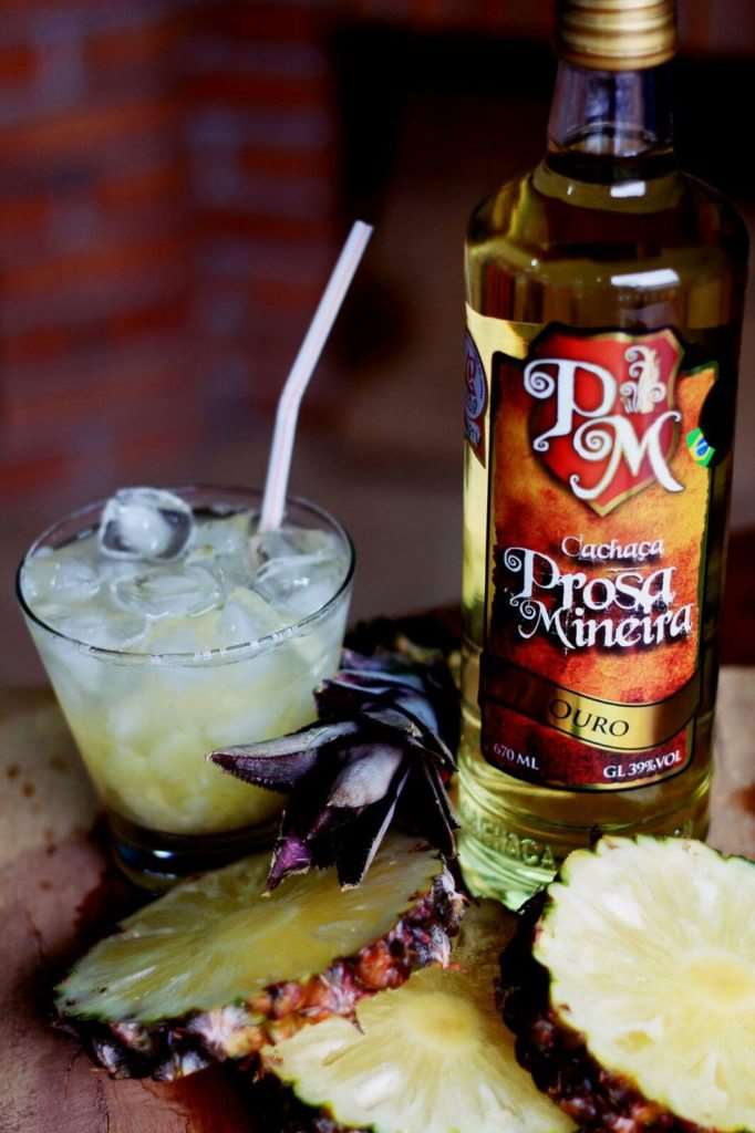 Coquetel de abacaxi com gengibre